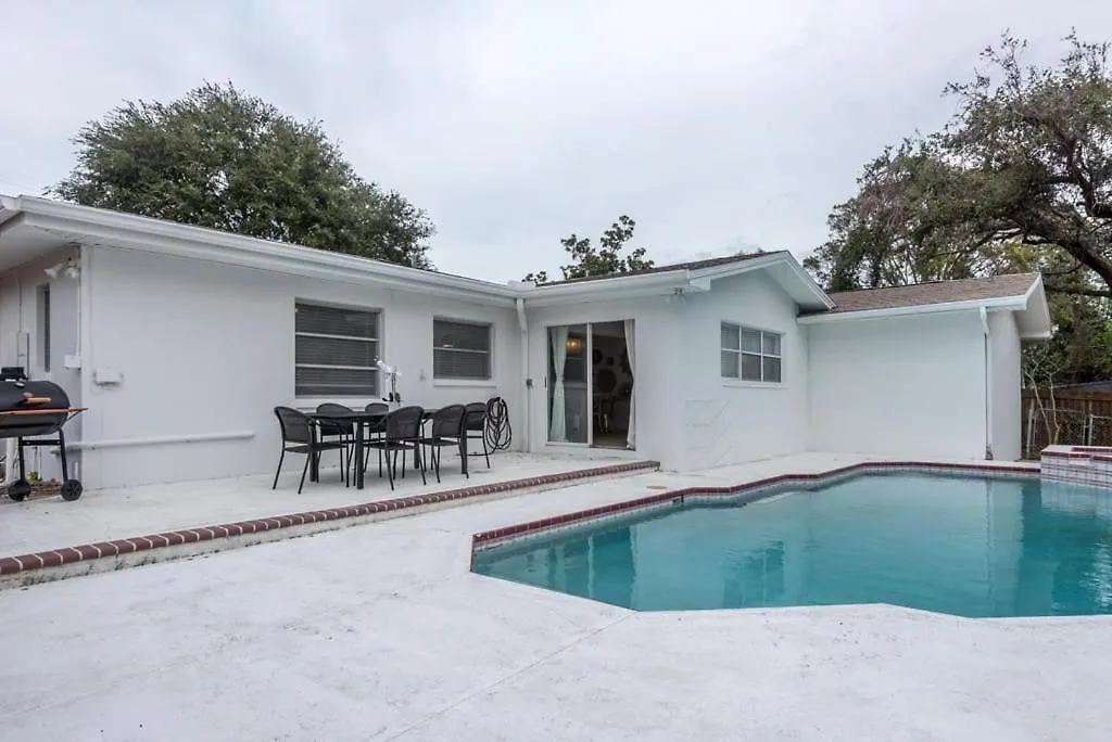 Holiday home 235 E Overbrook Drive Largo